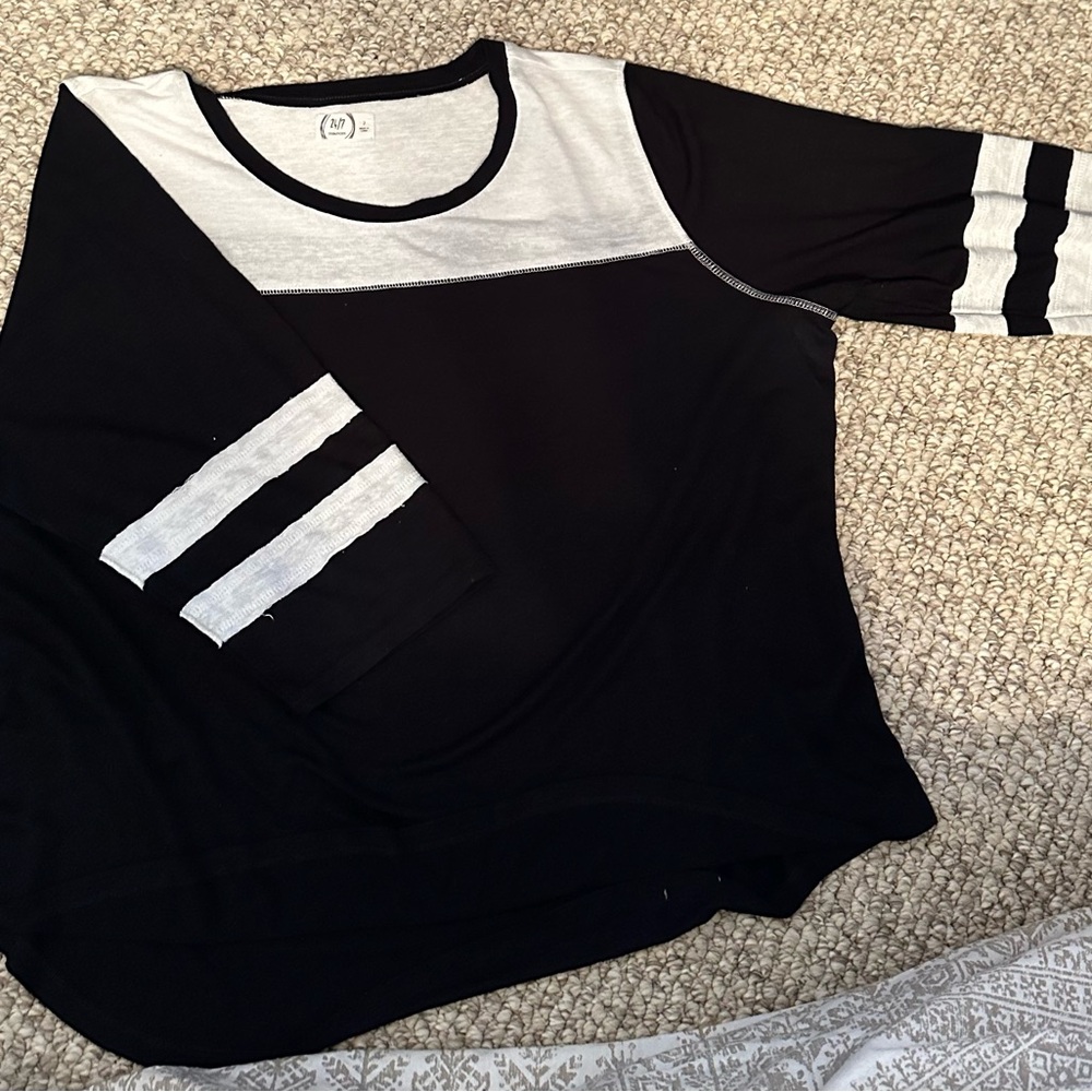 Maurice’s black and white 24/7 tee  3 quarter sleeve size 2